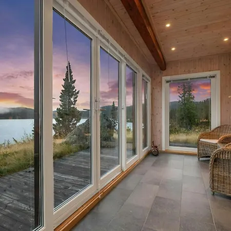 Log With Private Waterfront And Views Hébergement de vacances *