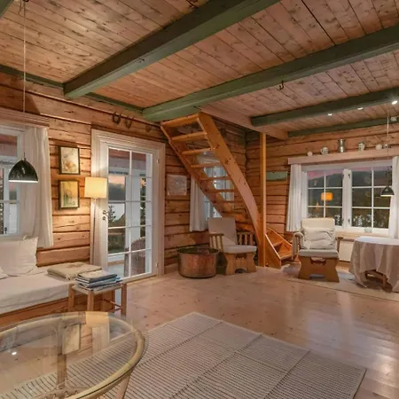 Hébergement de vacances Log With Private Waterfront And Views Hedalen