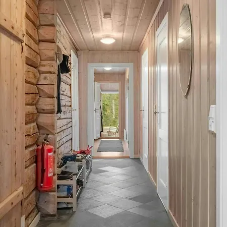 Hébergement de vacances Log With Private Waterfront And Views