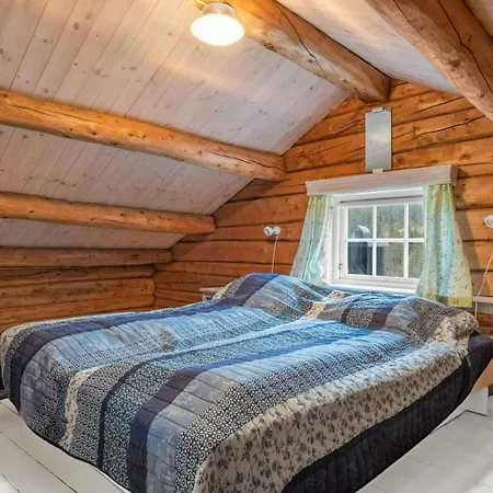 Log With Private Waterfront And Views Hébergement de vacances