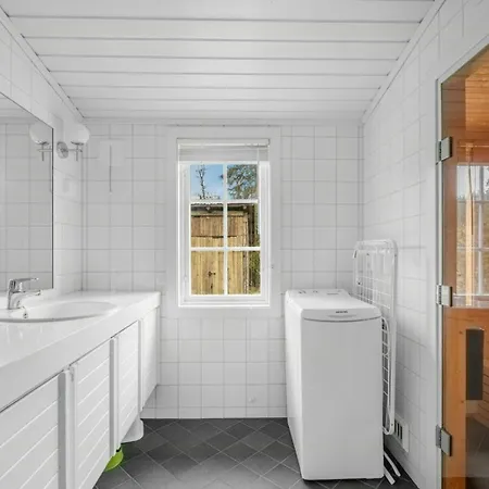 Log With Private Waterfront And Views Hébergement de vacances
