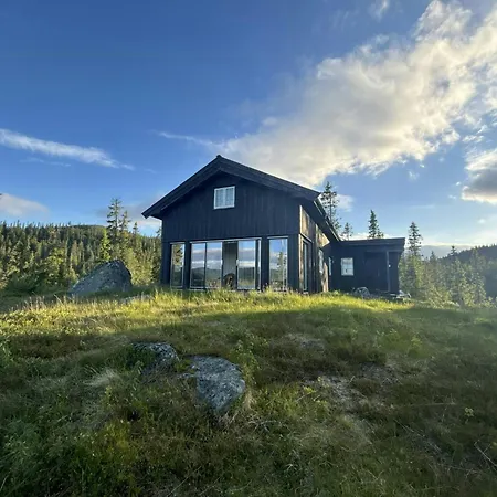Hébergement de vacances Log With Private Waterfront And Views