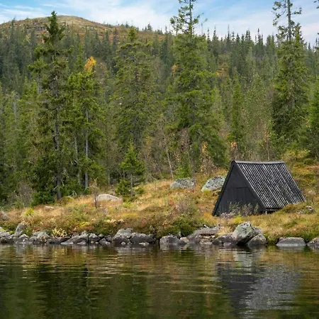 Hébergement de vacances Log With Private Waterfront And Views