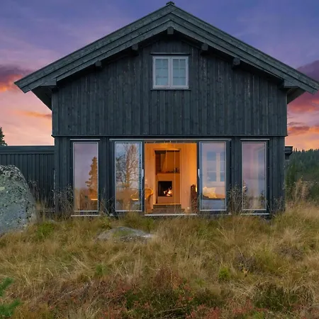 Hébergement de vacances Log With Private Waterfront And Views