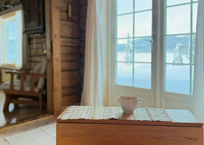 Log With Private Waterfront And Views Semesterbostad
