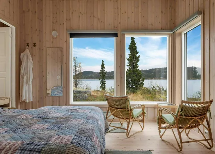 Semesterbostad Log With Private Waterfront And Views