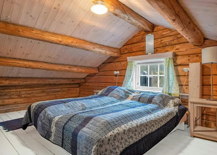Log With Private Waterfront And Views Semesterbostad