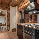 Log With Private Waterfront And Views Hébergement de vacances Hedalen