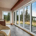 Log With Private Waterfront And Views Hébergement de vacances *