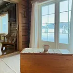Log With Private Waterfront And Views Hébergement de vacances
