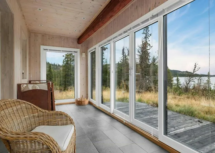 Log With Private Waterfront And Views Feriehus *