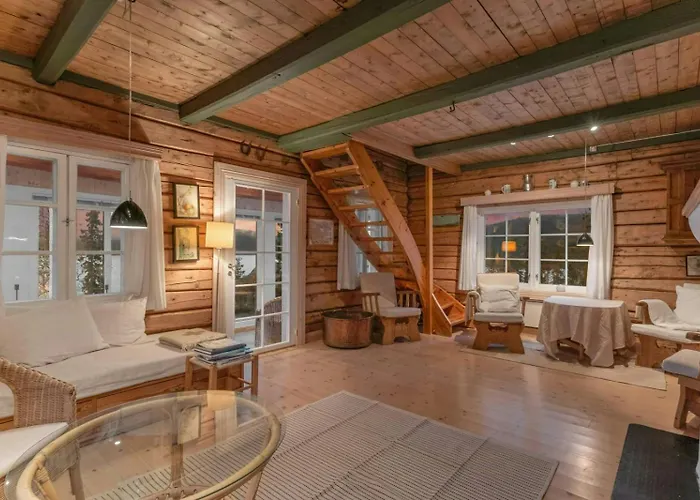 Feriehus Log With Private Waterfront And Views Hedalen