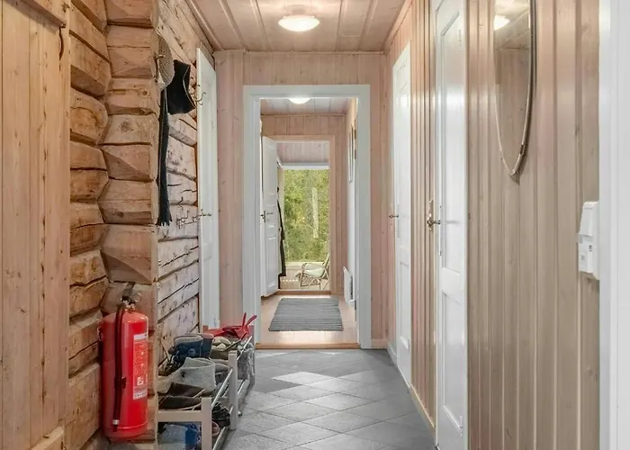 Feriehus Log With Private Waterfront And Views
