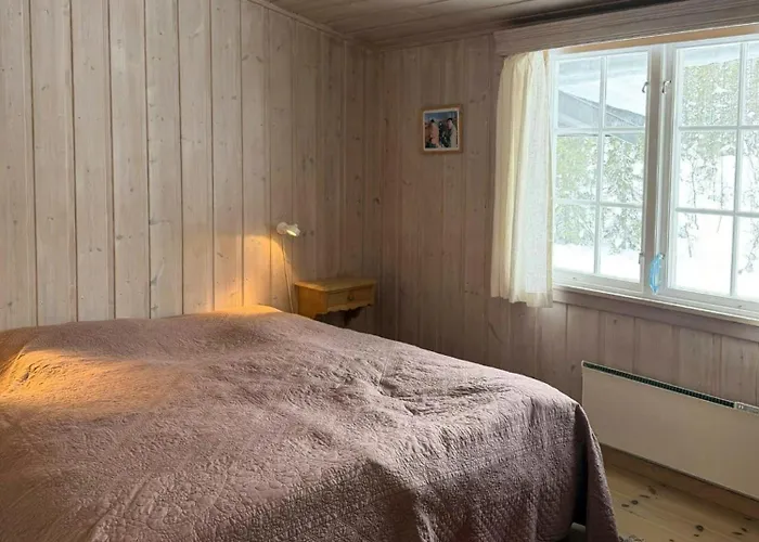 Feriehus Log With Private Waterfront And Views